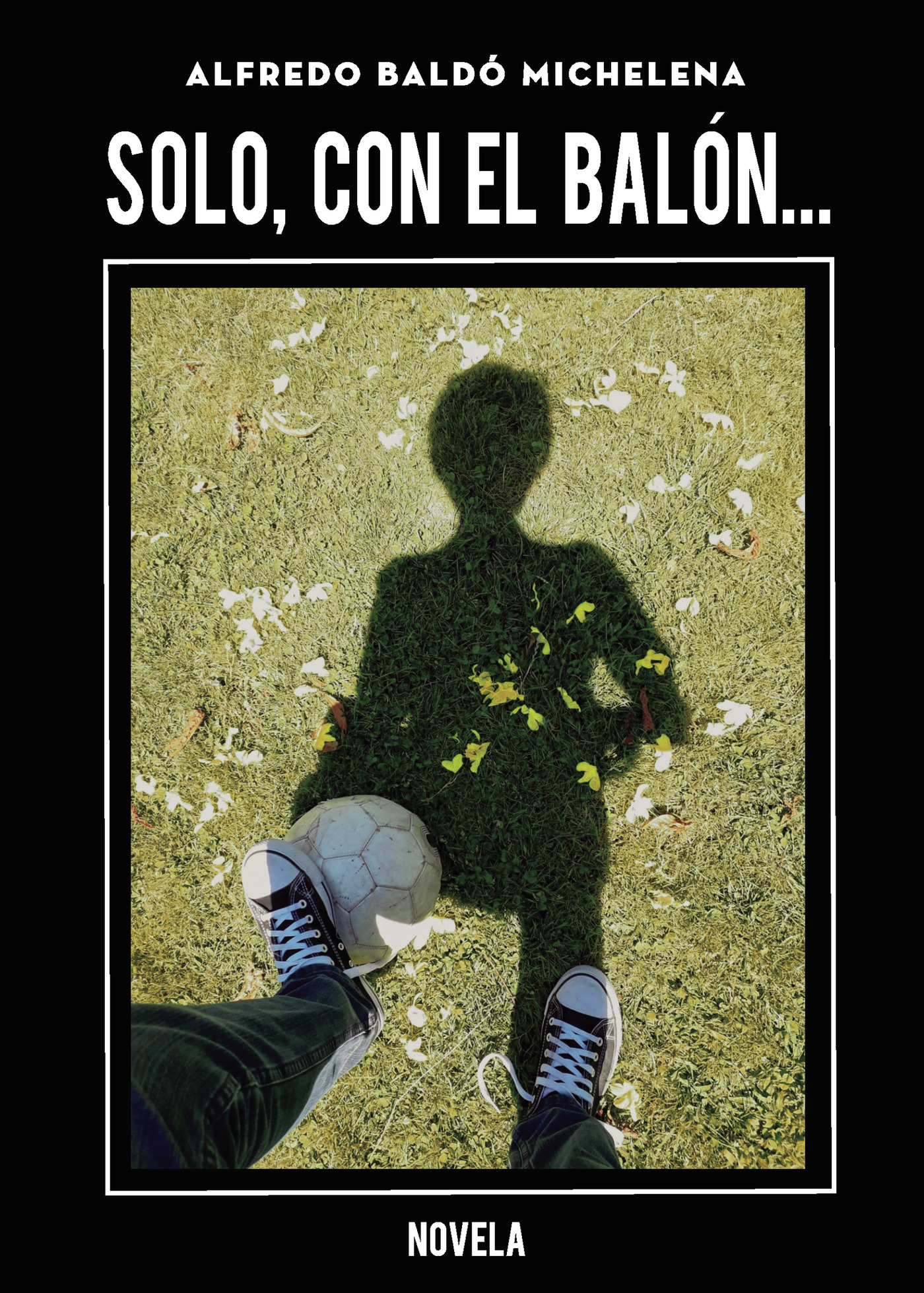 Portada de Solo, con el balón... · Alfredo Baldó Michelena