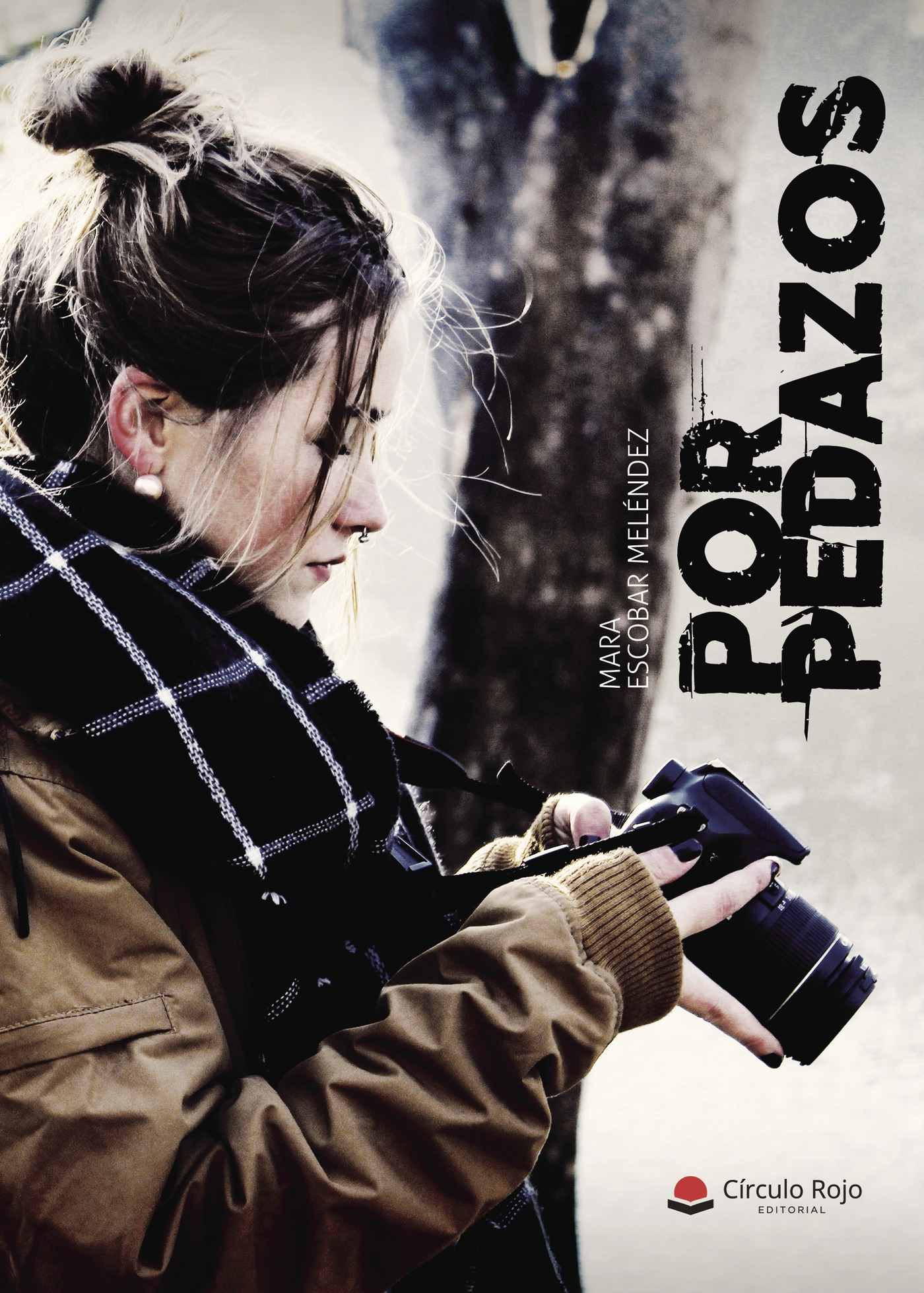 Portada de Por pedazos