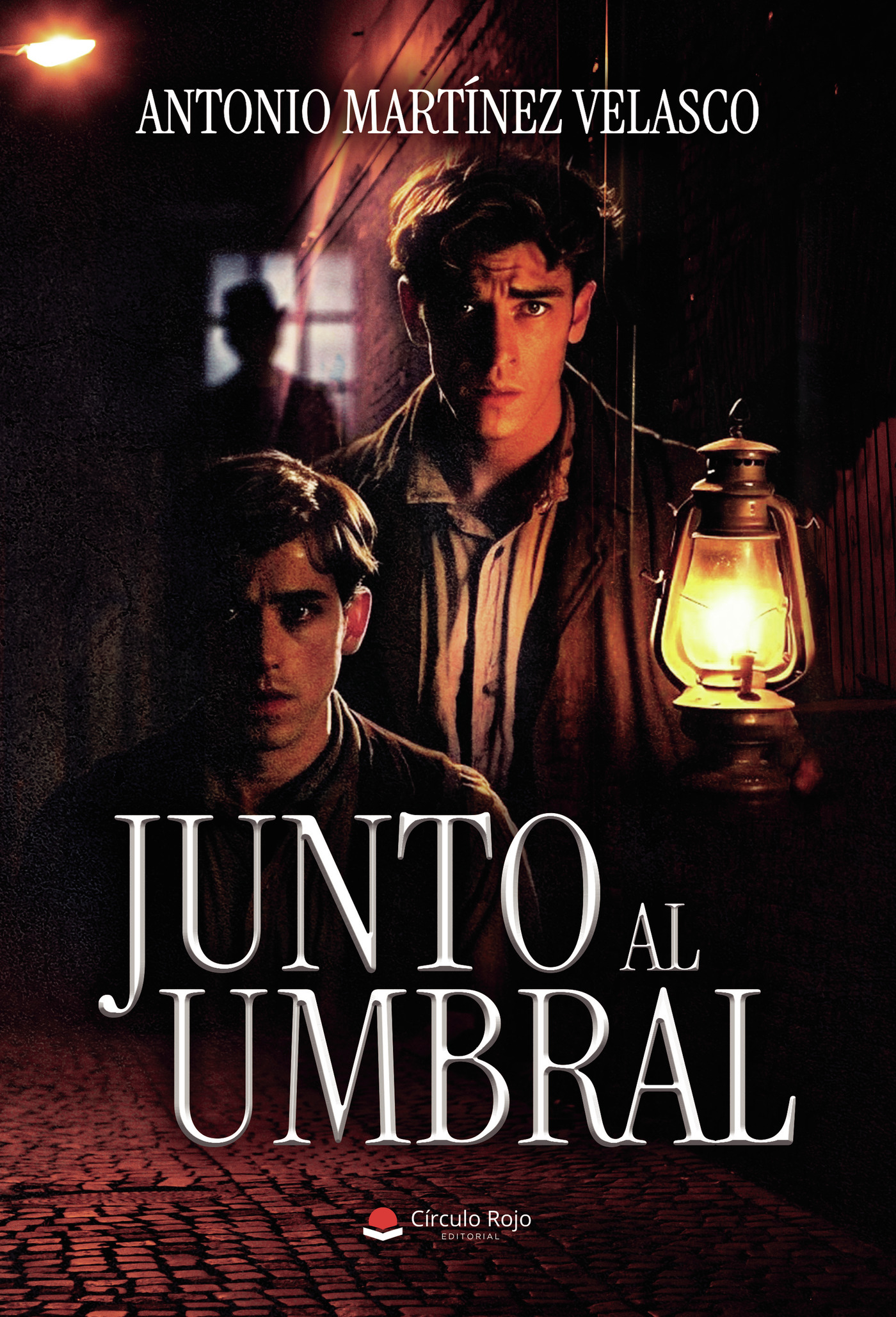 Portada de Junto al Umbral