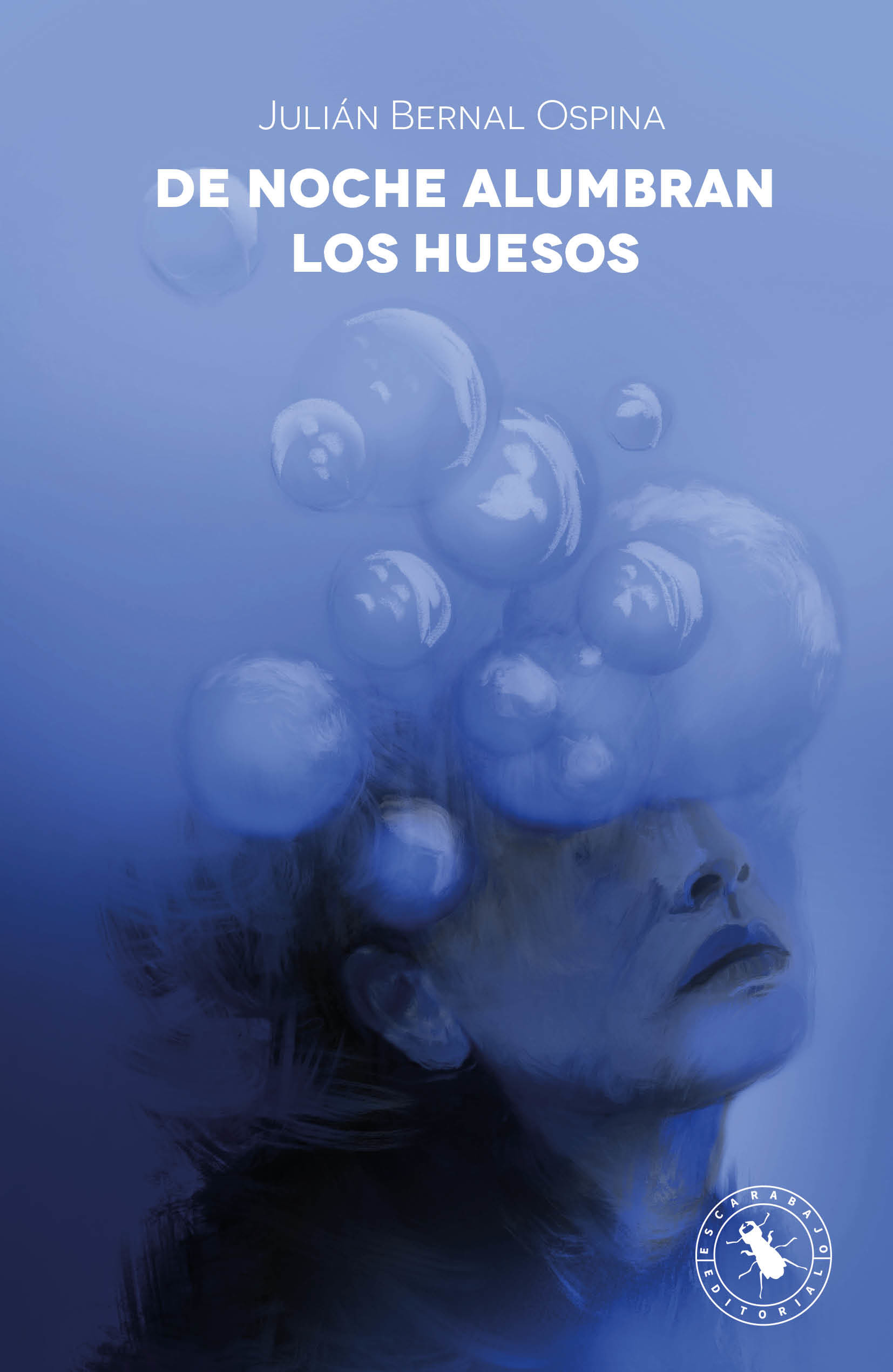 Portada: De noche alumbran los huesos